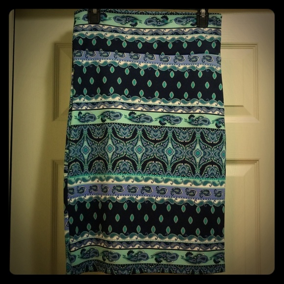 Agnes & Dora Dresses & Skirts - HP🎊 Agnes & Dora patterned pencil skirt